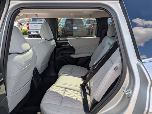 Used 2024 Mitsubishi Outlander SEL image 16