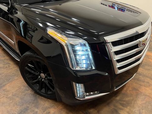 Used 2018 Cadillac Escalade Luxury RWD image 45