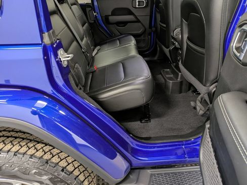 Used 2020 Jeep Wrangler Unlimited Sahara AWD/4WD image 27