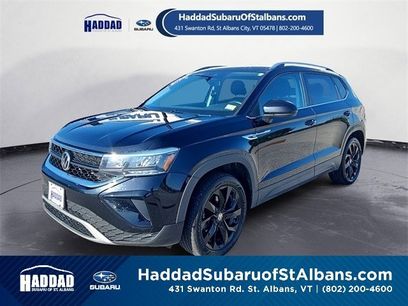 Used 2022 Volkswagen Taos SE w/ Panoramic Sunroof Package