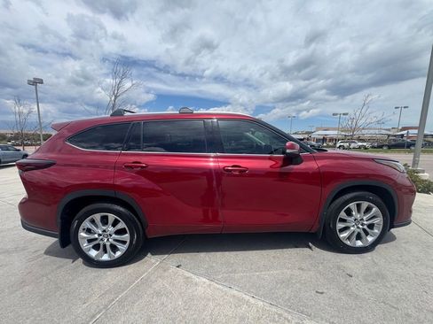 Used 2025 Toyota Highlander Limited AWD/4WD image 9