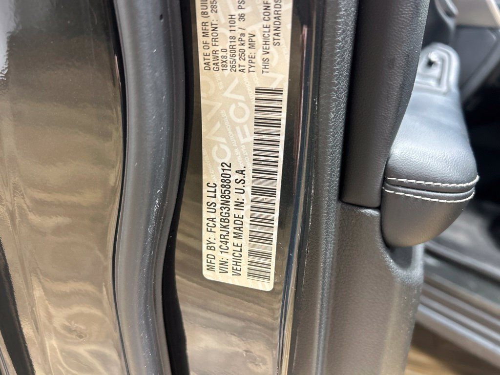 Used 2022 Jeep Grand Cherokee L Limited AWD/4WD image 5