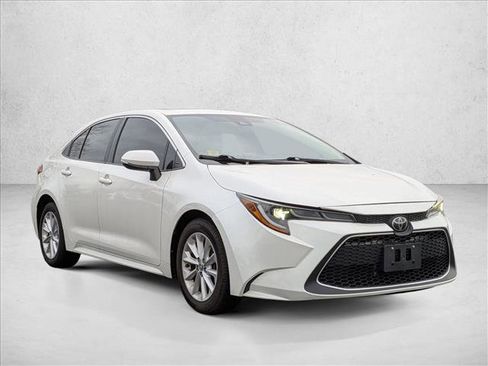 Used 2020 Toyota Corolla XLE image 7