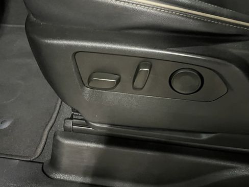 Used 2023 Chevrolet Suburban Premier image 15