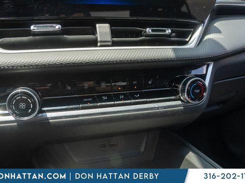Used 2025 Chevrolet Equinox LT FWD image 13