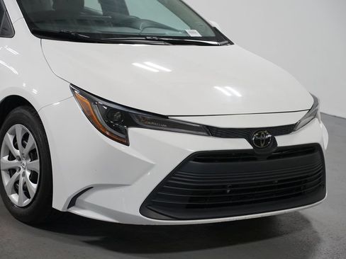 Certified 2024 Toyota Corolla LE FWD image 4