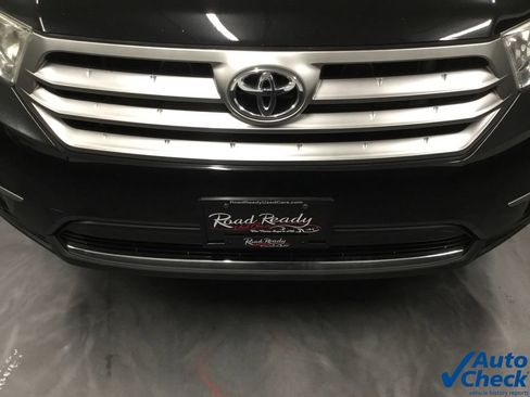 Used 2013 Toyota Highlander Plus AWD/4WD image 17