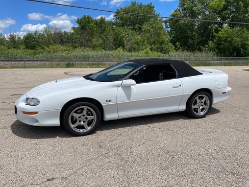 Used 2002 Chevrolet Camaro Z28 w/ SS Performance/Appearance Pkg RWD image 3