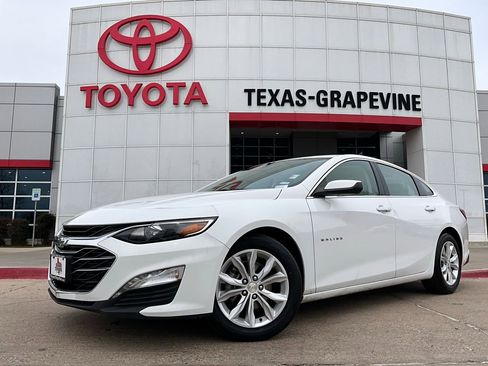 Used 2022 Chevrolet Malibu LT w/ Leather Package image 2