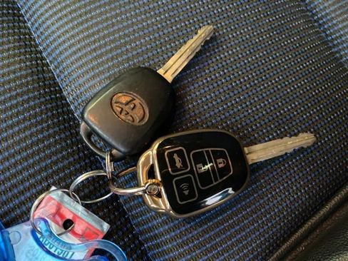 Used 2018 Toyota Corolla SE image 25