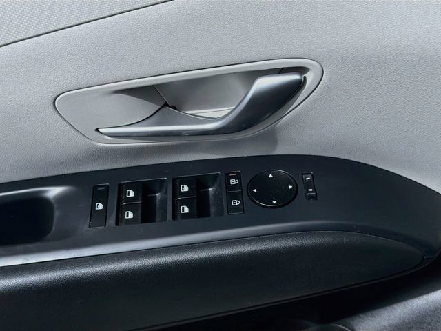 Used 2025 Hyundai Tucson SE FWD image 17