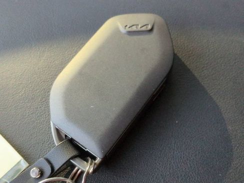 Used 2025 Kia Sorento LX FWD image 27
