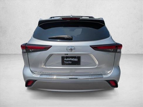 Used 2025 Toyota Highlander Platinum AWD/4WD image 7