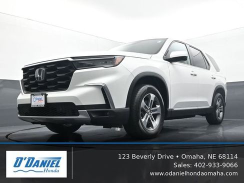 Used 2025 Honda Pilot EX-L image 9