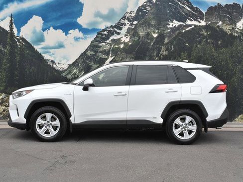Used 2021 Toyota RAV4 XLE w/ XLE Grade Weather Package AWD/4WD image 7