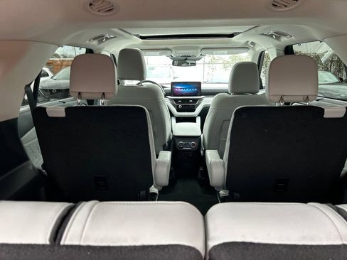 Used 2025 Ford Explorer Platinum w/ Ultimate Package image 26