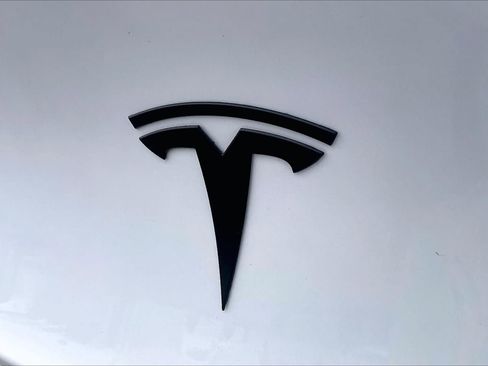 Used 2023 Tesla Model Y Long Range image 8