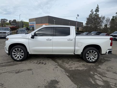 Used 2020 Chevrolet Silverado 1500 High Country w/ Technology Package image 2