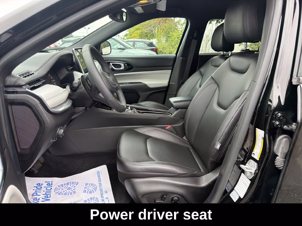 Used 2025 Jeep Compass Limited AWD/4WD image 11