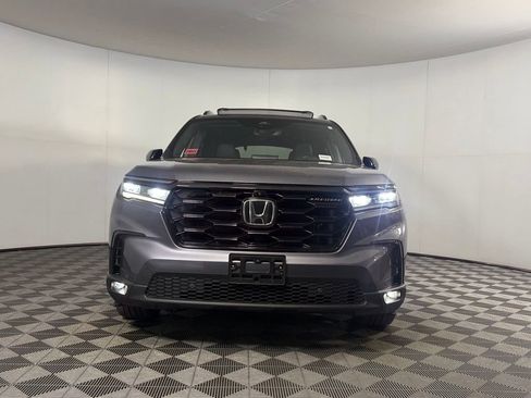 Used 2025 Honda Pilot Black Edition image 3