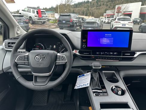 New 2026 Toyota Sienna XLE image 16
