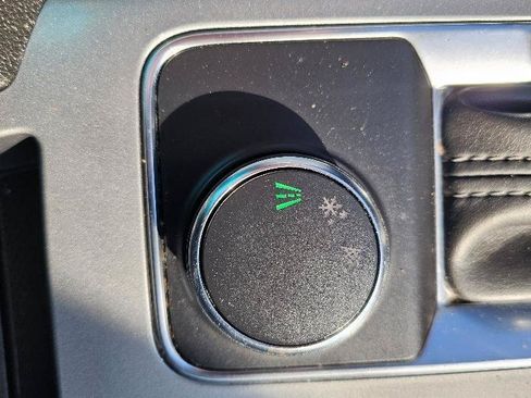 Used 2019 Chevrolet Blazer LT FWD image 19