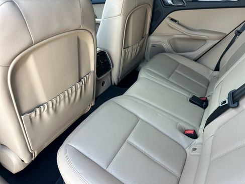 Certified 2023 Porsche Macan AWD/4WD image 13