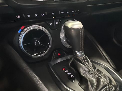 Used 2022 Chevrolet Camaro LT w/ Technology Package image 15