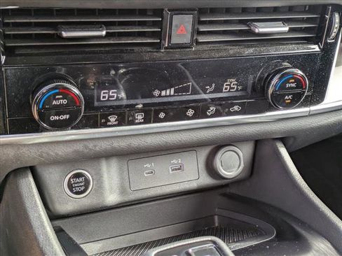 Used 2022 Nissan Rogue SV image 14