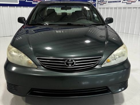 Used 2005 Toyota Camry LE FWD image 9