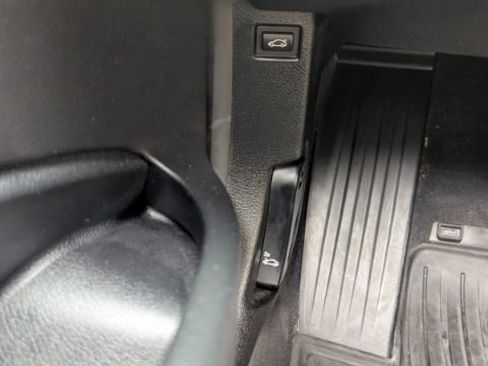 Used 2018 BMW 330i xDrive Sedan AWD/4WD image 32