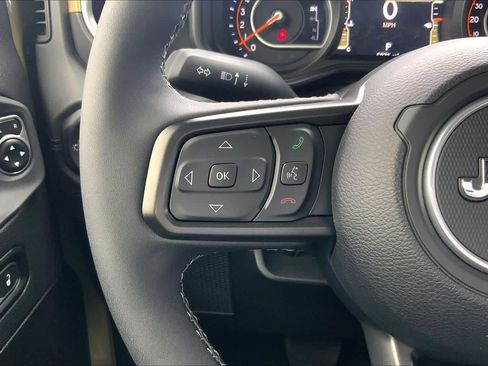 Used 2025 Jeep Gladiator Sport image 24