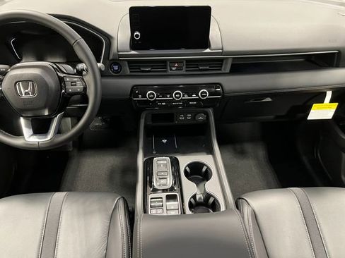 New 2025 Honda Pilot Touring image 18