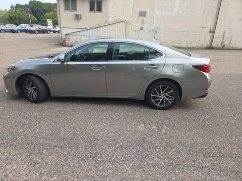 Used 2016 Lexus ES 350 w/ Premium Package w/Wood Trim FWD image 5