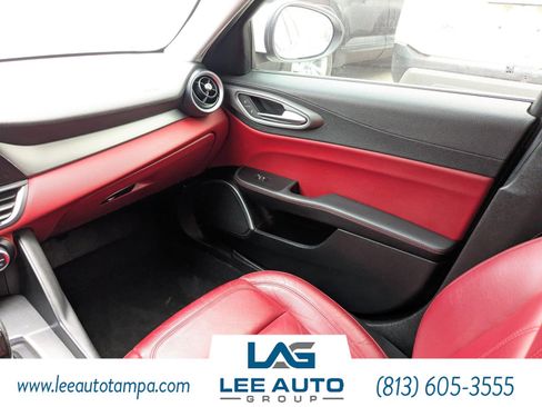 Used 2018 Alfa Romeo Giulia image 16