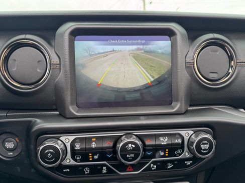 Used 2021 Jeep Wrangler Unlimited Sahara image 21