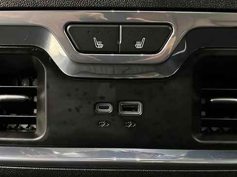 Used 2024 GMC Sierra 3500 Denali Ultimate AWD/4WD image 49