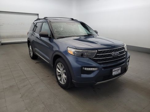 Used 2020 Ford Explorer XLT w/ Equipment Group 202A AWD/4WD image 13