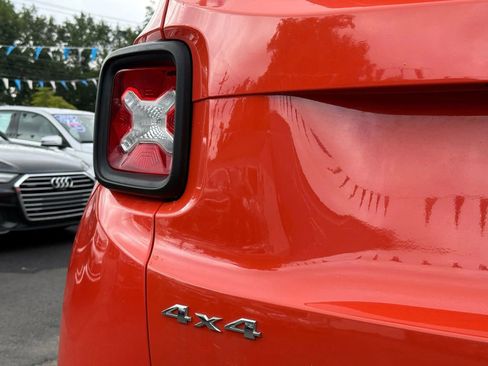 Used 2017 Jeep Renegade Latitude w/ Cold Weather Group image 7