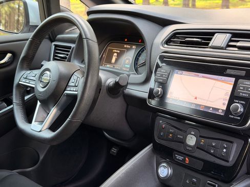 Used 2018 Nissan Leaf SV FWD image 18