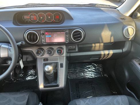 Used 2015 Scion xB image 28