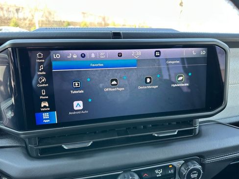 Used 2025 Jeep Wrangler Unlimited Sahara image 22