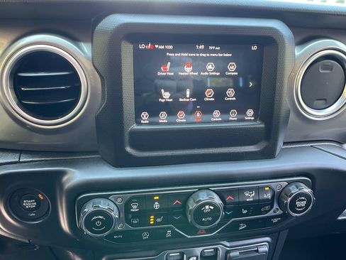 Used 2019 Jeep Wrangler Unlimited Sahara w/ Cold Weather Group AWD/4WD image 16