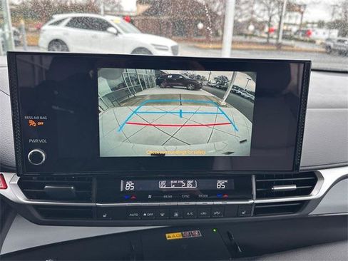 Certified 2025 Toyota Sienna XLE image 22