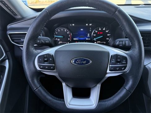 Used 2022 Ford Explorer XLT w/ Equipment Group 202A image 13