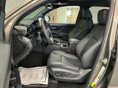 Used 2025 Toyota Tacoma TRD Off-Road w/ TRD Off Road Premium Package image 10