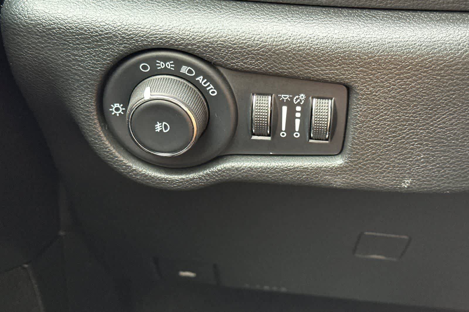 Used 2022 Chrysler Pacifica Limited w/ S Appearance Package FWD image 34