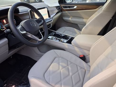 New 2026 Volkswagen Atlas SE FWD image 7