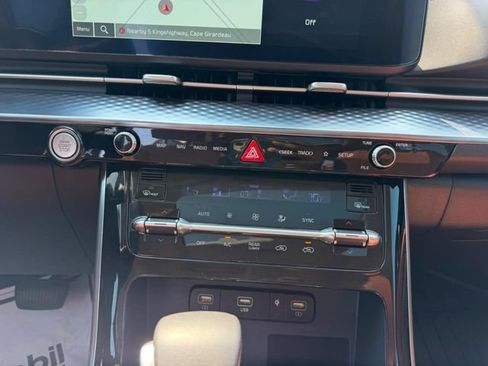 Certified 2024 Kia Carnival SX Prestige FWD image 17