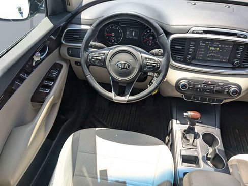 Used 2017 Kia Sorento FWD w/ LX Convenience Package image 16